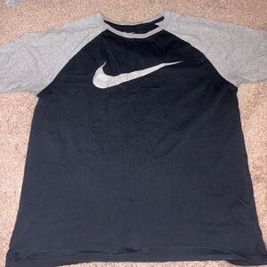 Nike Men's Black and Gray Short Sleeve Tee